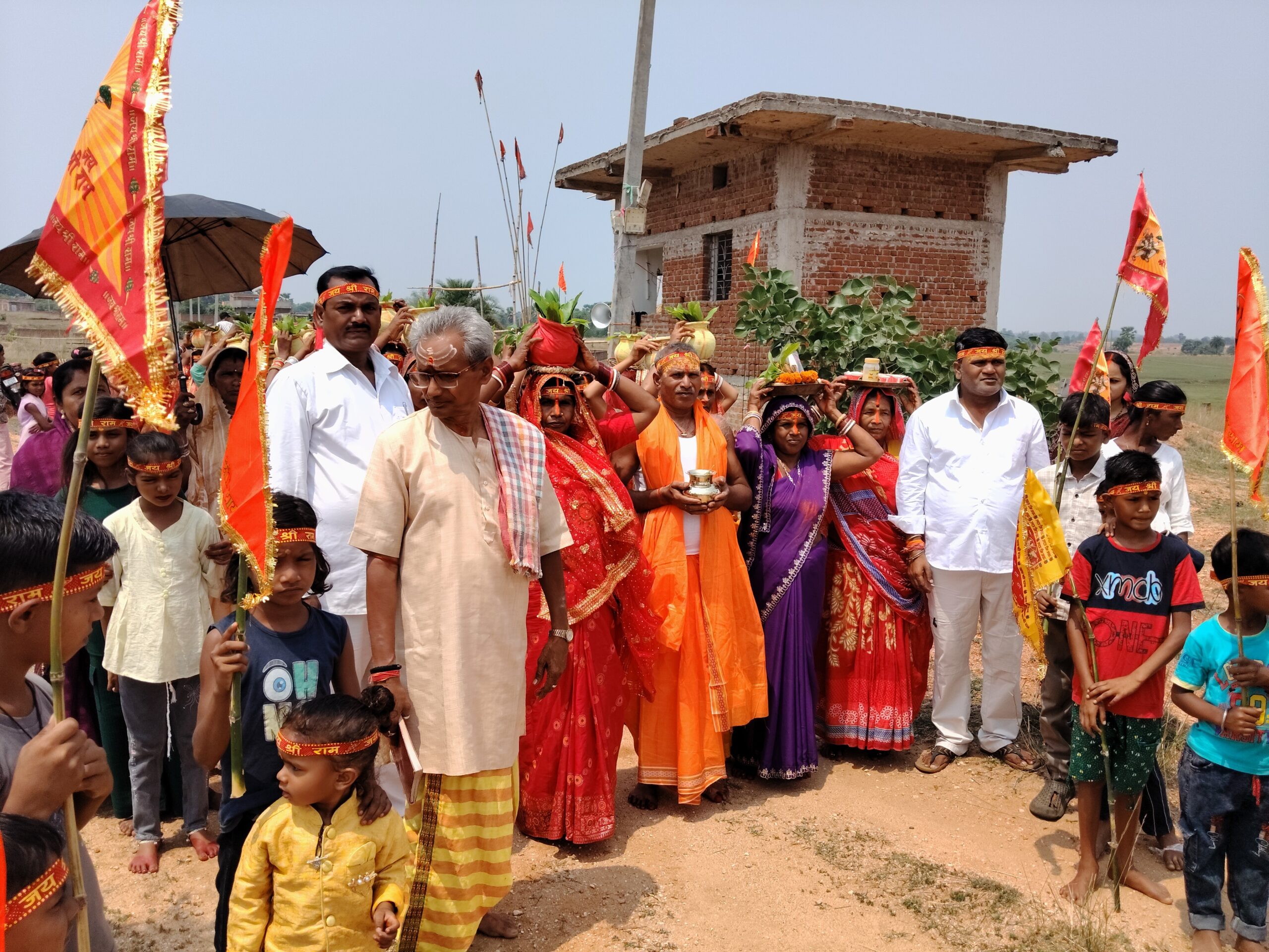 देवीपुर : प्राण-प्रतिष्ठा को लेकर निकली कलश यात्रा