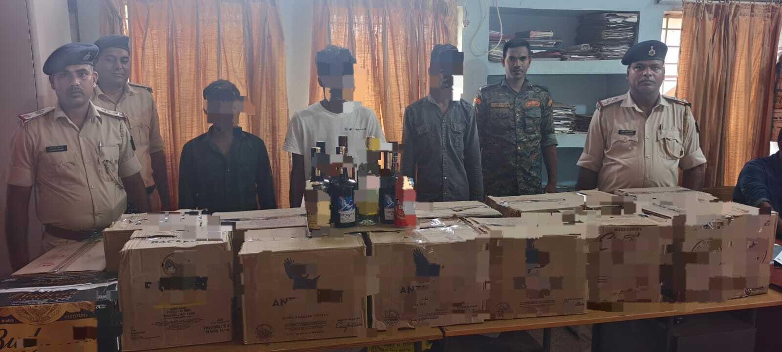 Purnia गुलाबबाग में शराब तस्करों पर पुलिस का शिकंजा, 217 लीटर से अधिक विदेशी शराब के साथ तीन गिरफ्तार