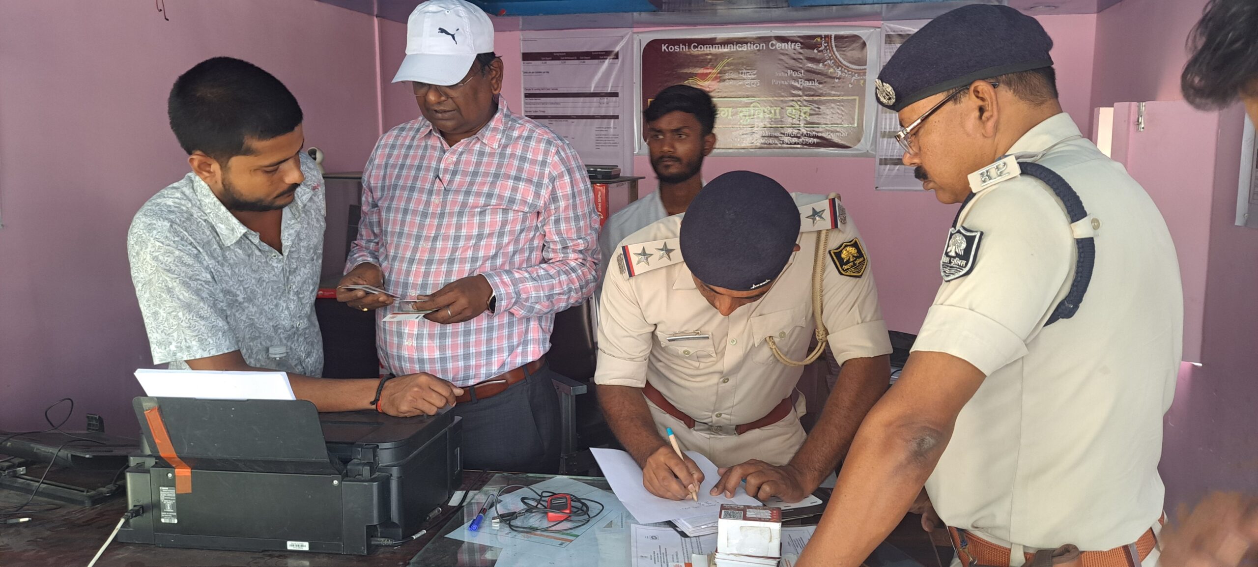 दो सीएससी में छापेमारी, लेपटॉप सहित कई सामग्री जब्त