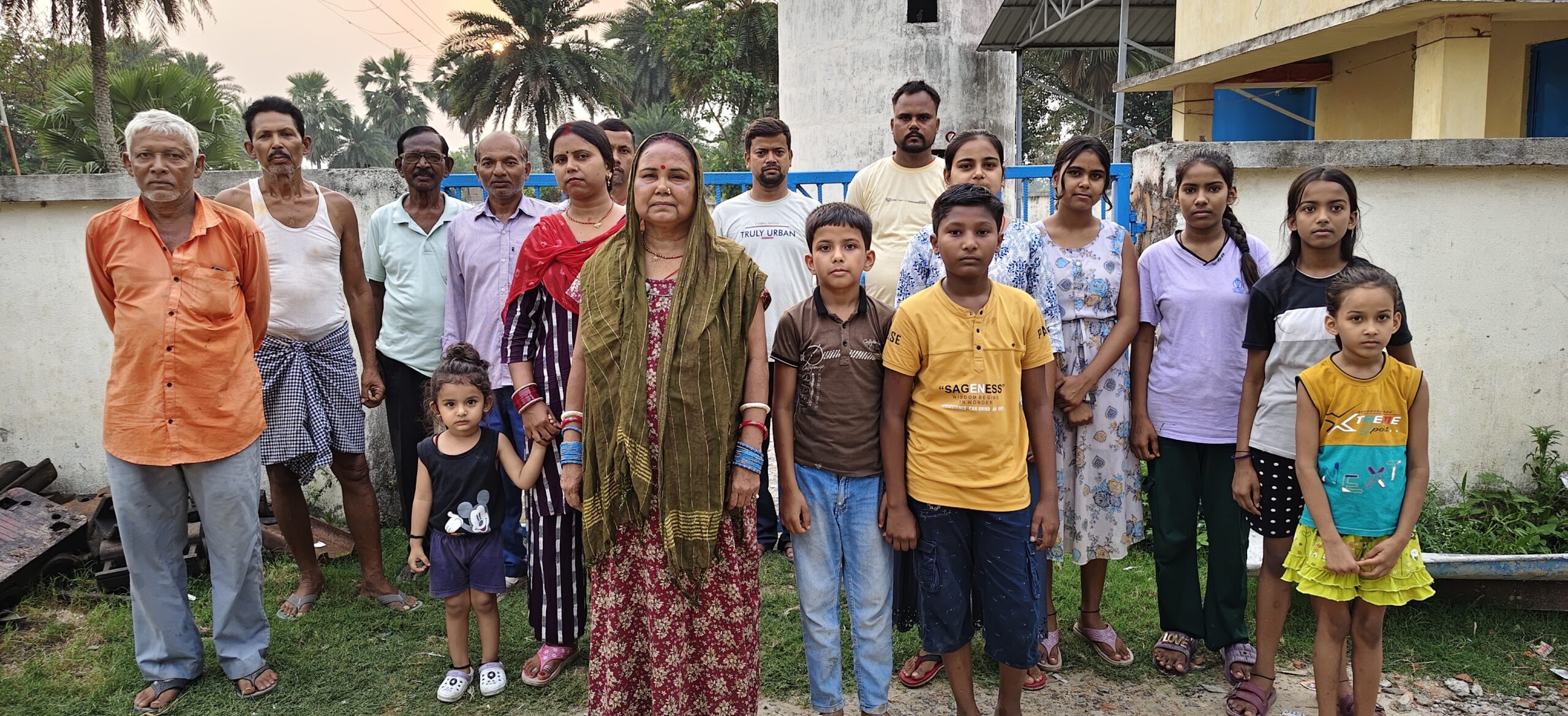 कुरेठा के रेलवे कॉलोनी में पिछले पांच दिनों से बिजली आपूर्ति ठप, उपभोक्ता परेशान