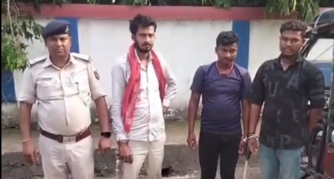 हसनगंज पुलिस ने तीन शराबियों को किया गिरफ्तार