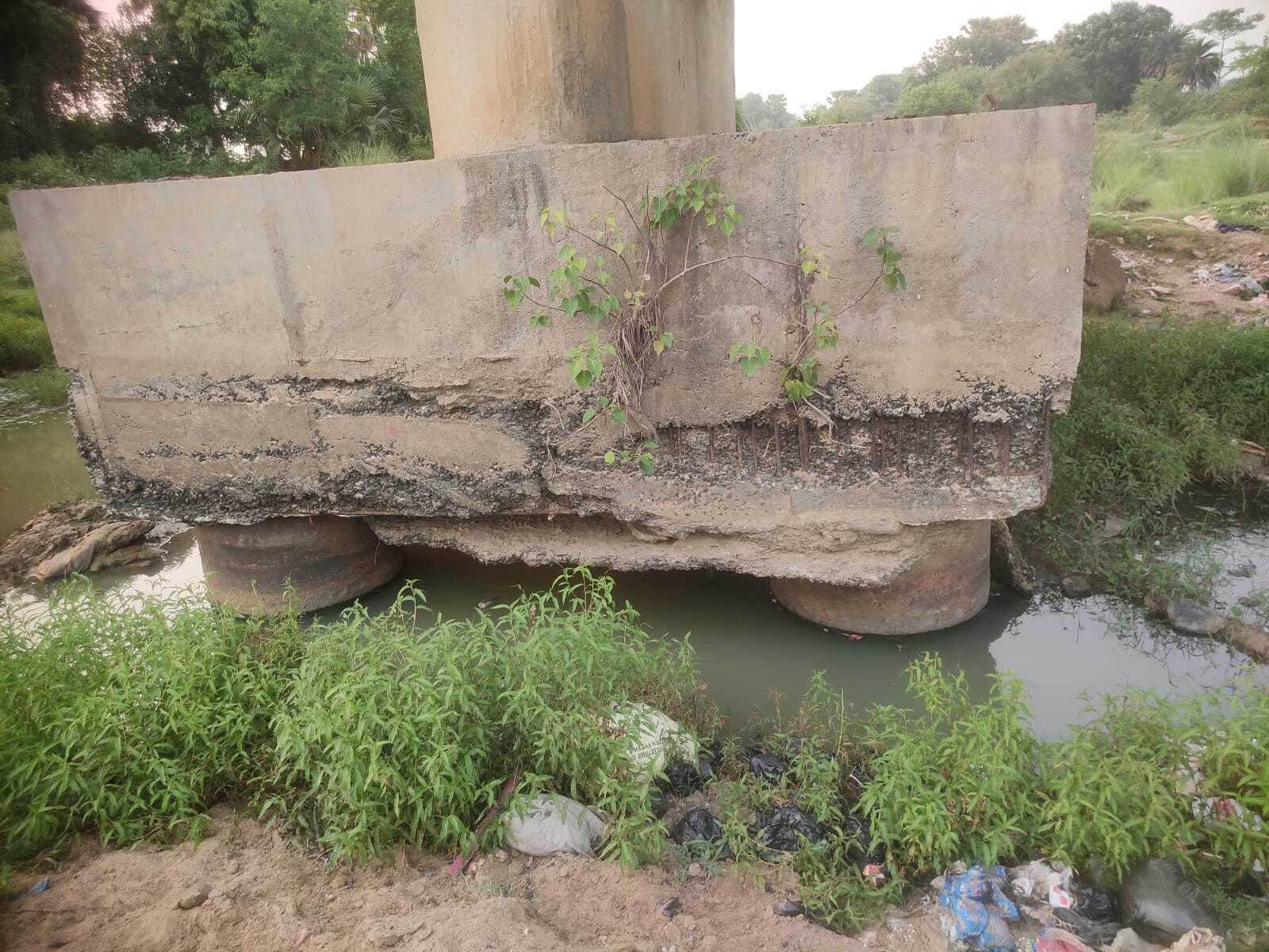 भूतनाथ मंदिर के पास जर्जर पुल से बढ़ा खतरा, कभी भी हो सकता है बड़ा हादसा