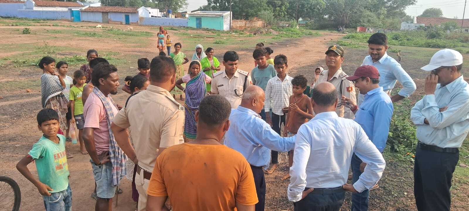 चितरा: ब्लास्टिंग में उड़े पत्थर, दहशत में ग्रामीण; विरोध के बाद रुका खनन कार्य