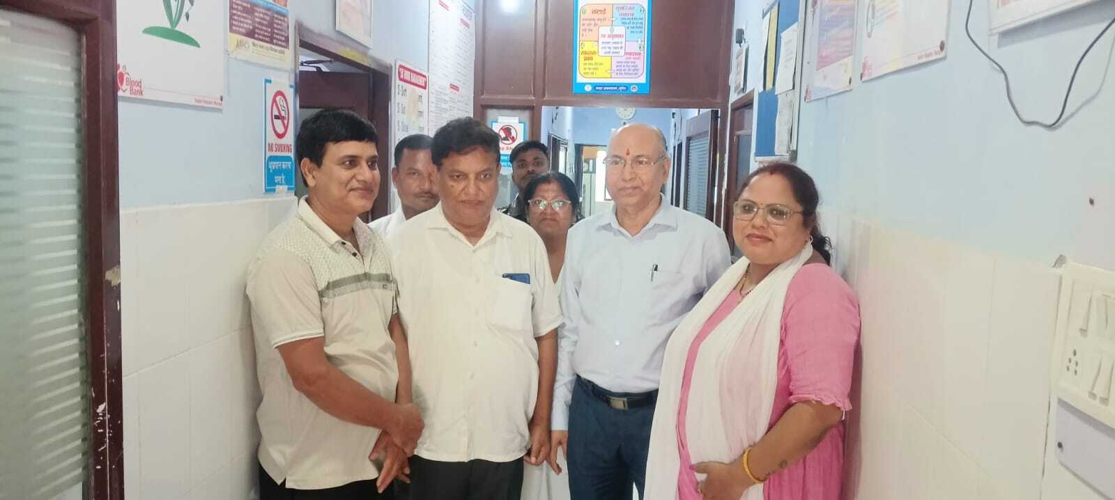 सिविल सर्जन ने किया ब्लड बैंक का निरीक्षण, सुविधाओं का लिया जायजा