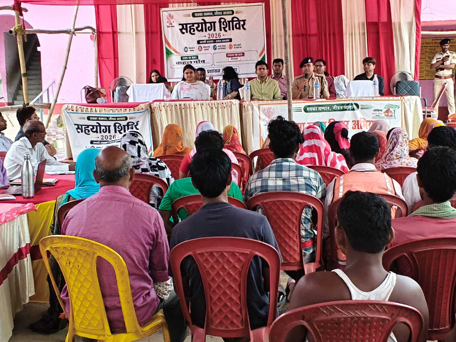 कहलगांव में प्रशासन पहुंचा गांव की चौखट तक, सुनी गयीं लोगों की समस्याएं