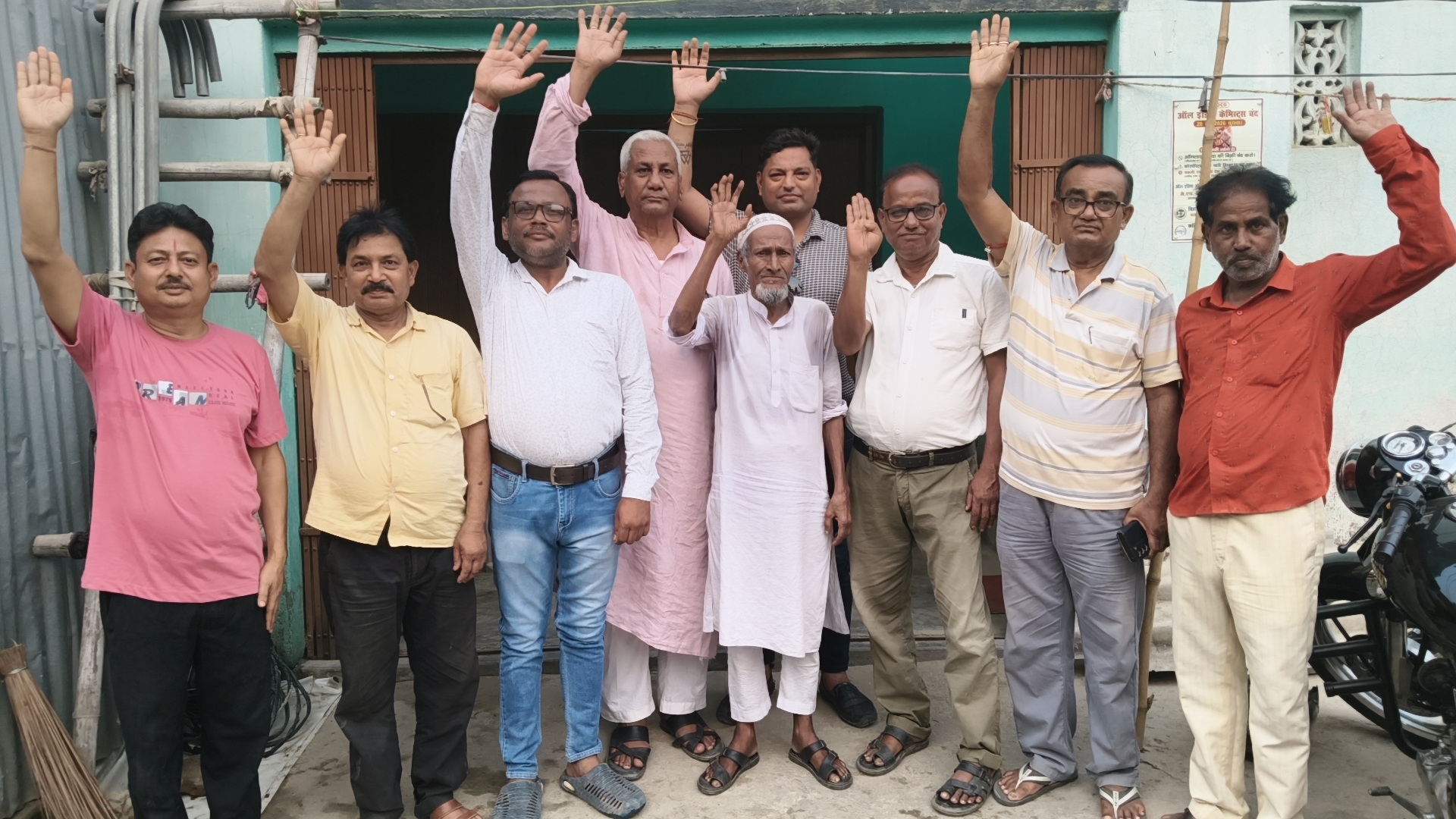 ऑनलाइन दवा बिक्री के विरोध में बारसोई-बलरामपुर की दवा दुकानें रही बंद