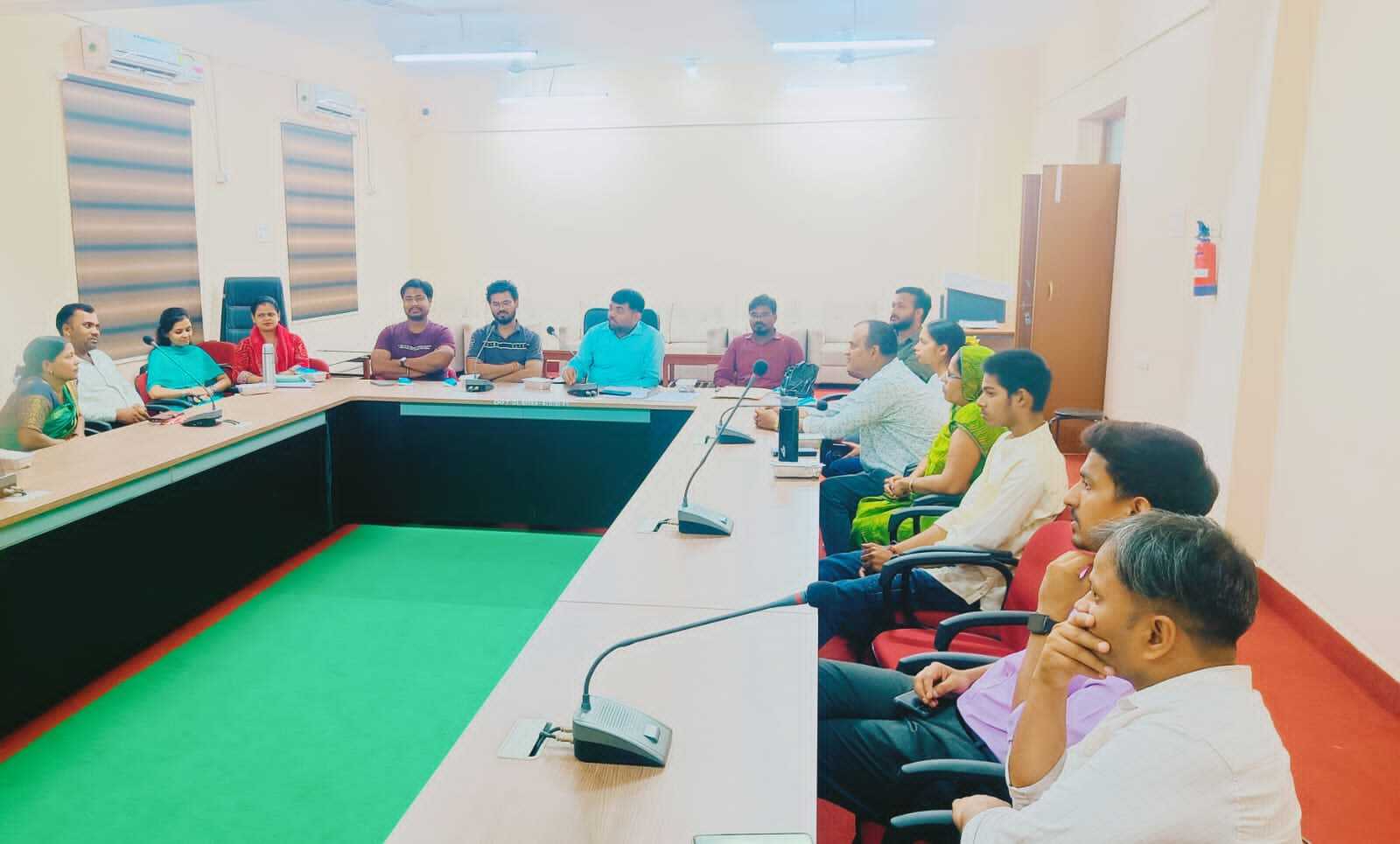अभिभावकों के साथ बैठक में छात्रों के शैक्षणिक प्रगति, तकनीकी शिक्षा की हुयी चर्चा