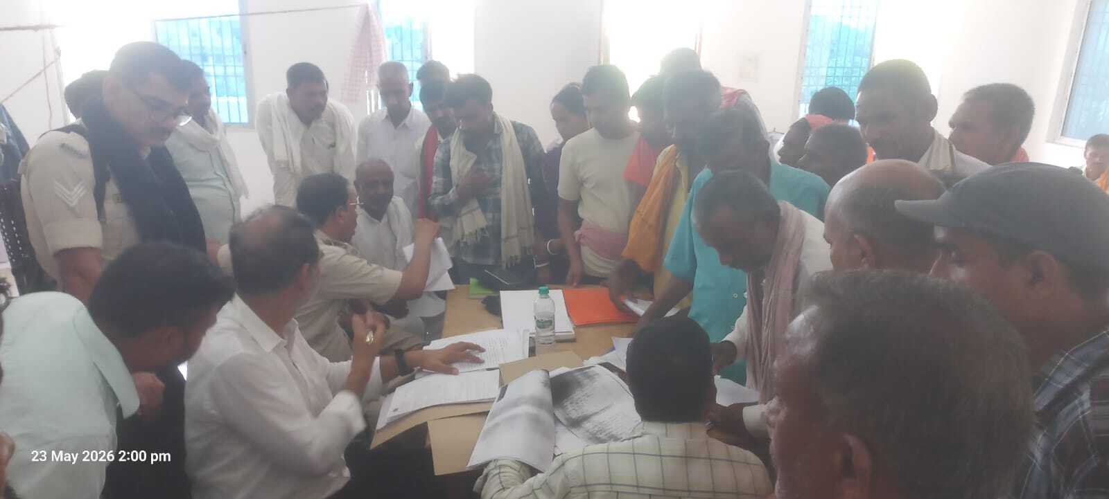 जनता दरबार में भूमि विवाद को लेकर एक दर्जन रैयतों ने अपनी समस्या को लेकर दिया आवेदन