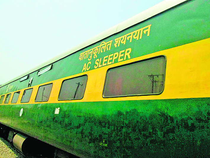 अपने नियत समय से एक घंटे 25 मिनट लेट से खुलेगी गरीब रथ एक्सप्रेस