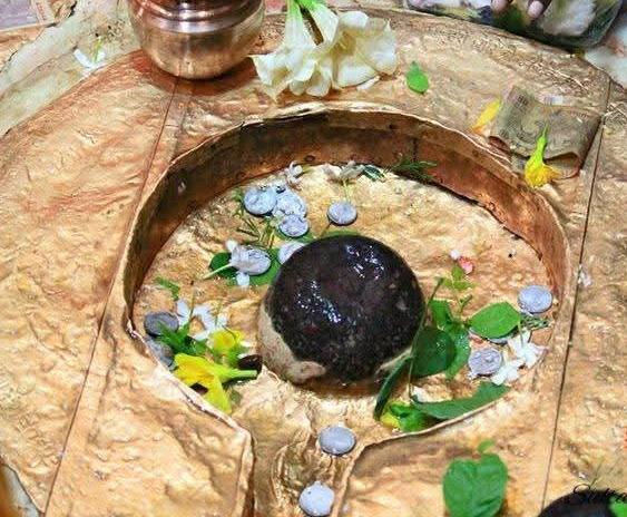 बाबा अजगैबीनाथ मंदिर में हुई सरकारी पूजा, पट खुलते ही उमड़ी श्रद्धालुओं की भीड़