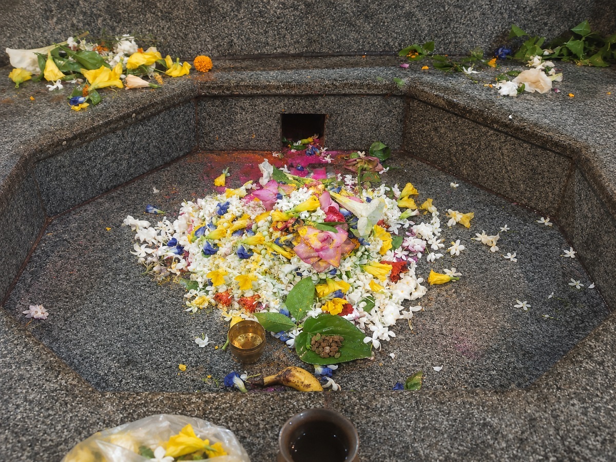 बाबा बूढ़ानाथ मंदिर में सरकारी पूजा के बाद खुले पट, भक्तों ने किए दर्शन