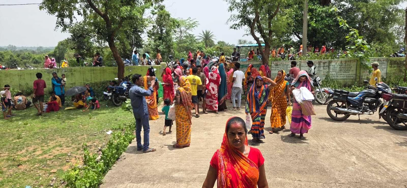 मंइयां सम्मान योजना सत्यापन के दौरान अव्यवस्था से परेशानी