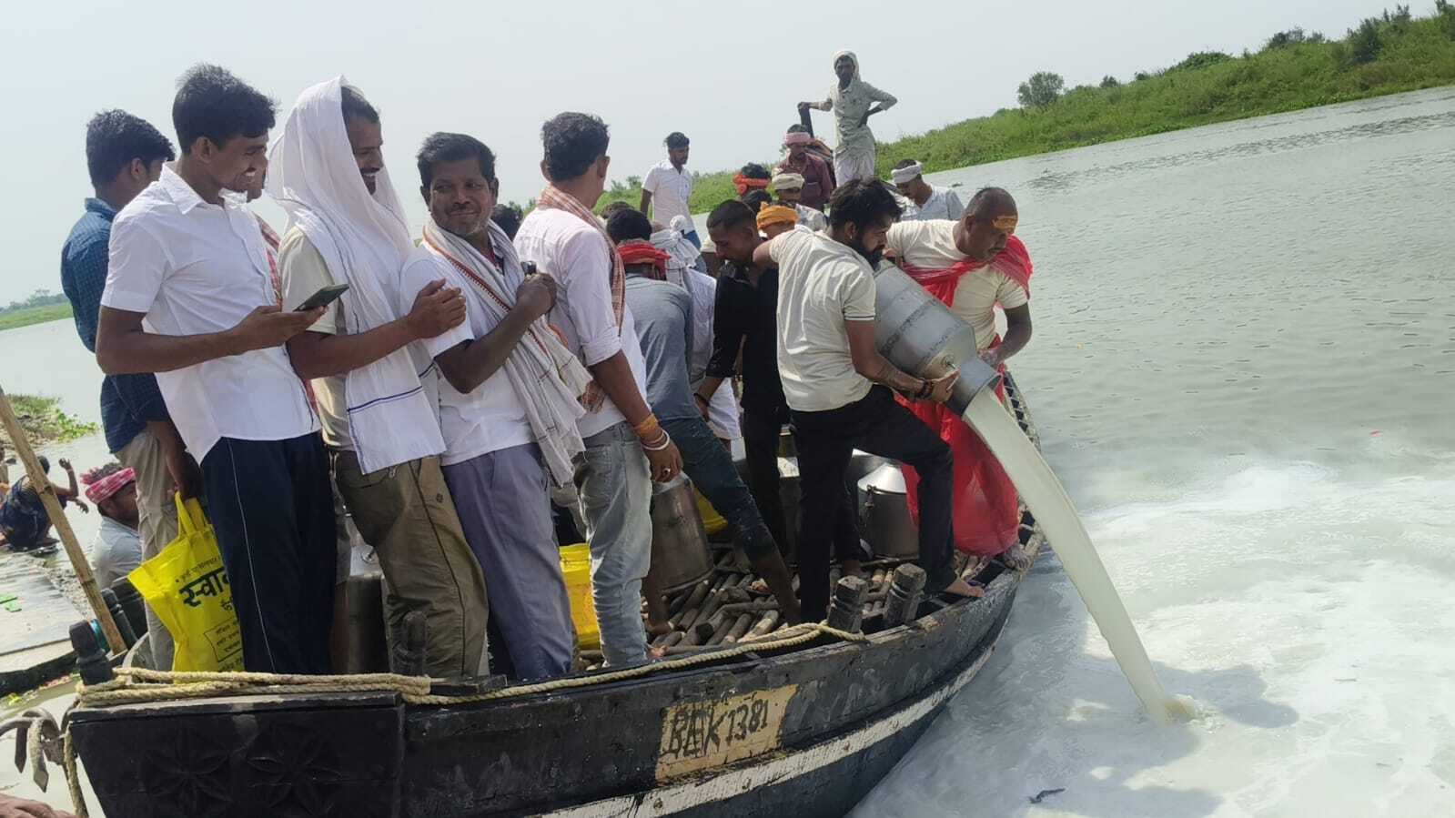 मां गंगा को 15 हजार लीटर दूध, 1100 नारियल अर्पित, शाम में भव्य महाआरती