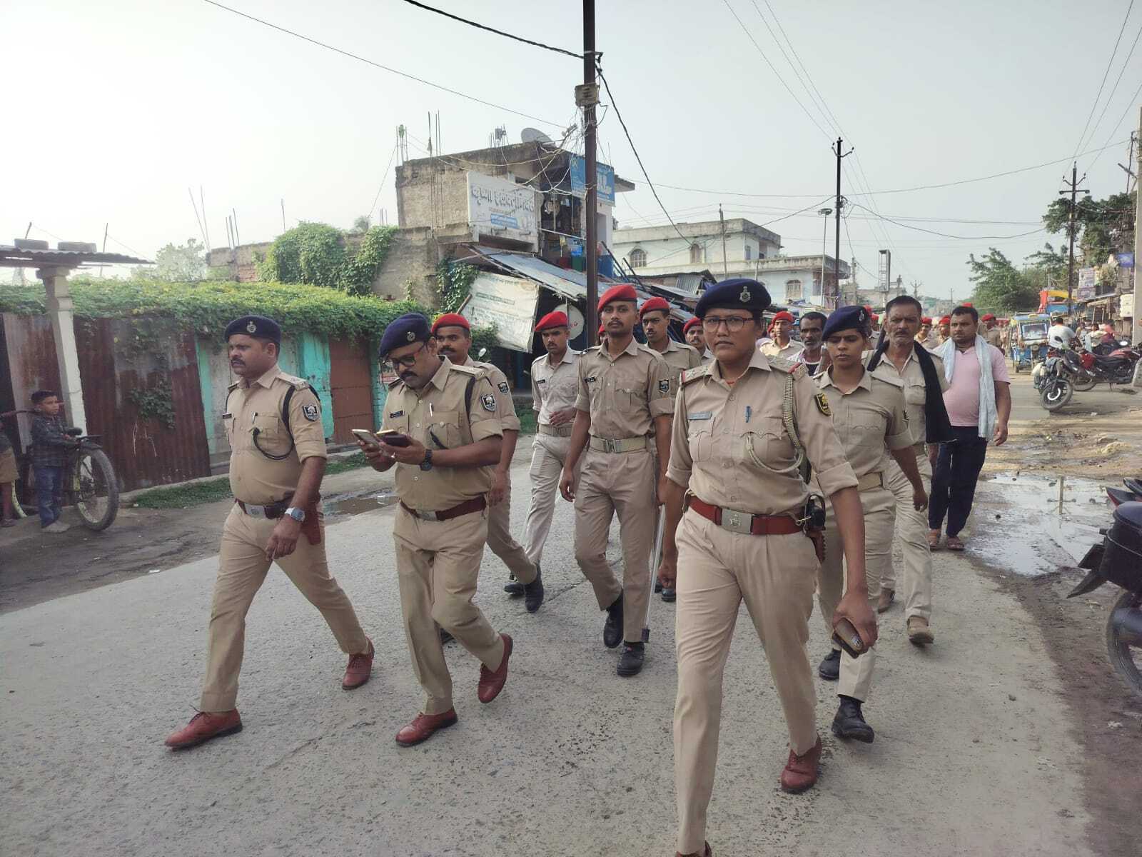 बकरीद पर्व को लेकर परबत्ता में निकाला फ्लैग मार्च