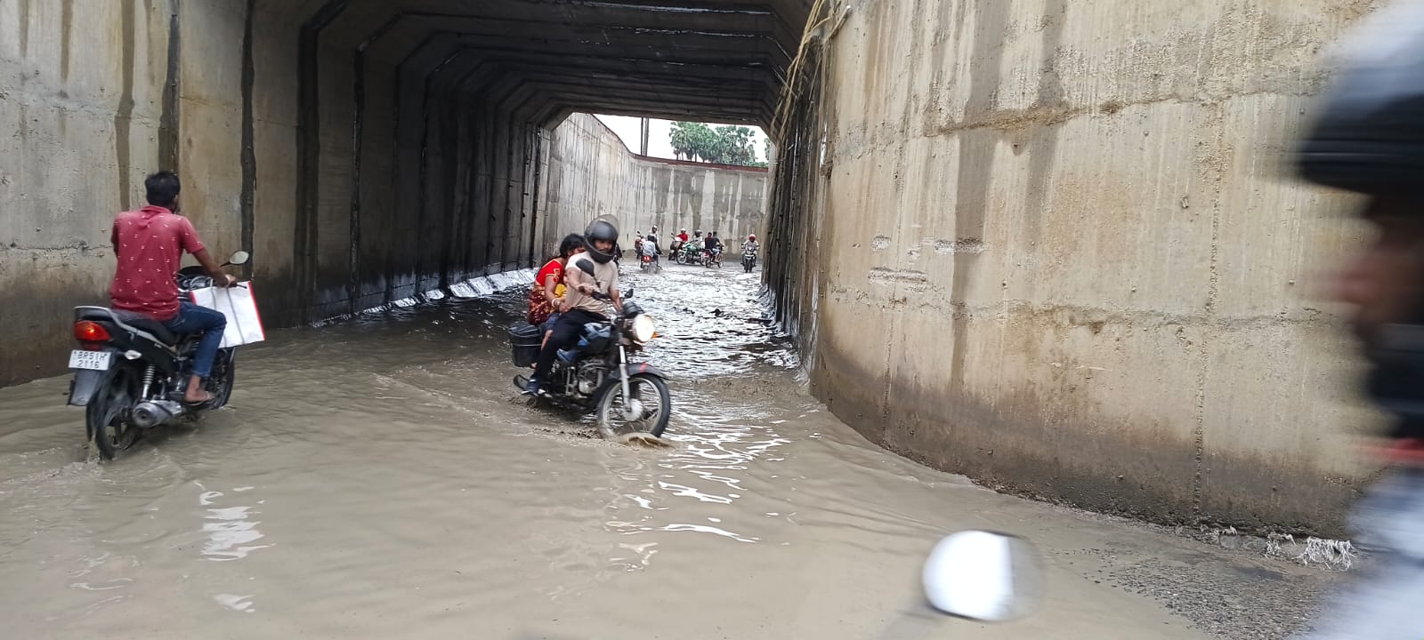पंजवारा रेलवे अंडरपास बना तालाब, राहगीर हो रहे हादसों का शिकार