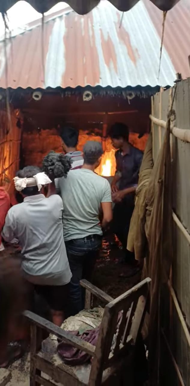 गैस सिलेंडर में लगी आग, ग्रामीणों की सतर्कता से टला बड़ा हादसा