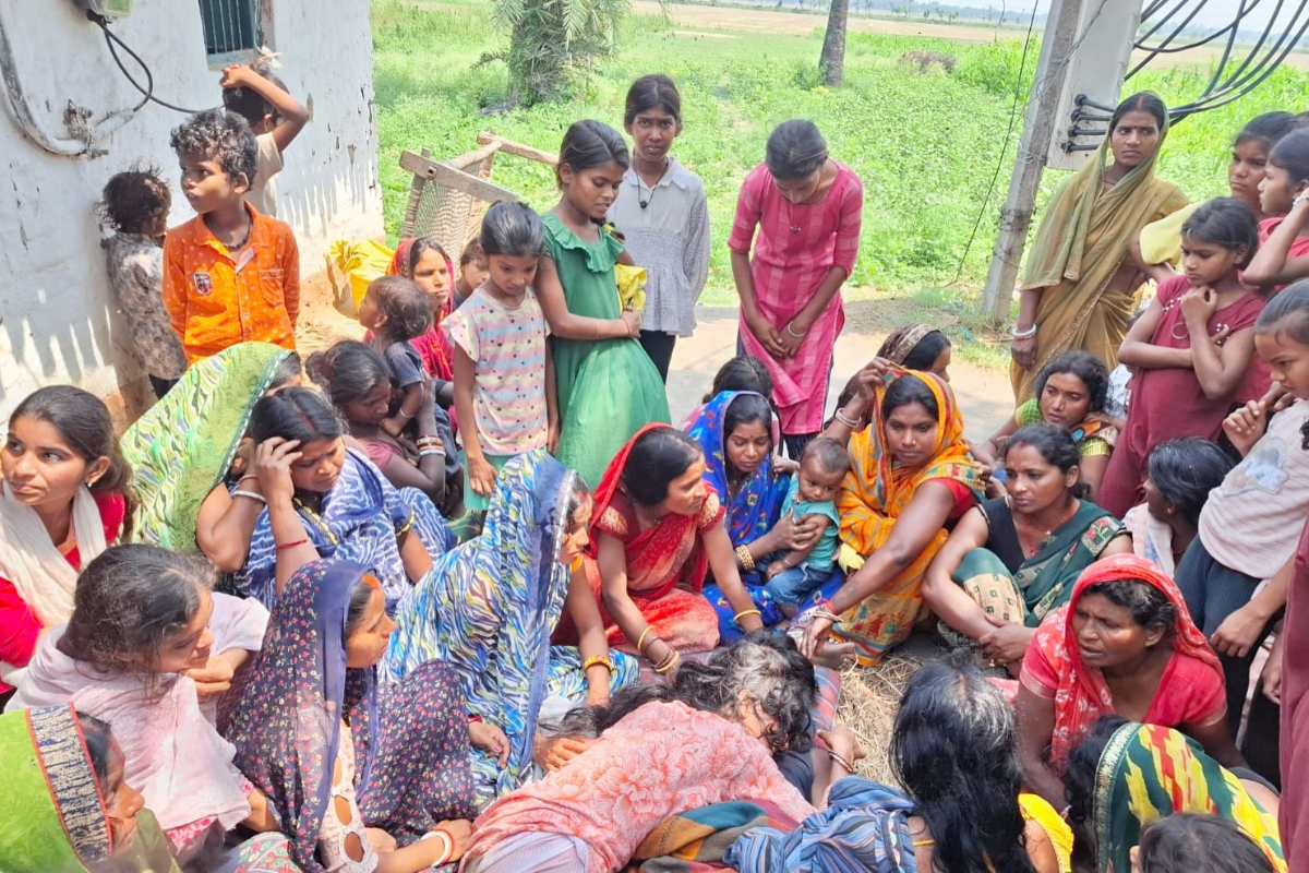 Hajipur Crime : महनार में पेड़ से लटका मिला युवक का शव, हत्या या आत्महत्या, गुत्थी सुलझाने में लगी पुलिस