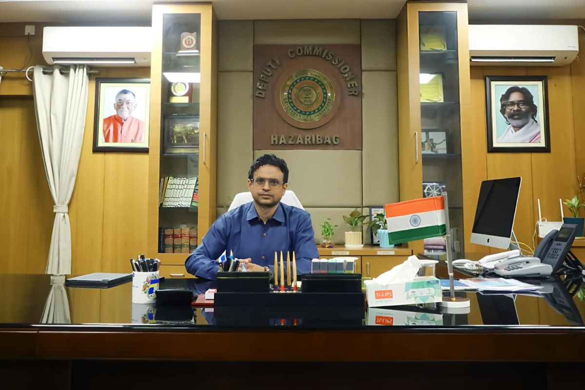 हजारीबाग: नकली NCERT किताबों की बिक्री पर जिला प्रशासन की कार्रवाई, तीन संचालकों पर FIR