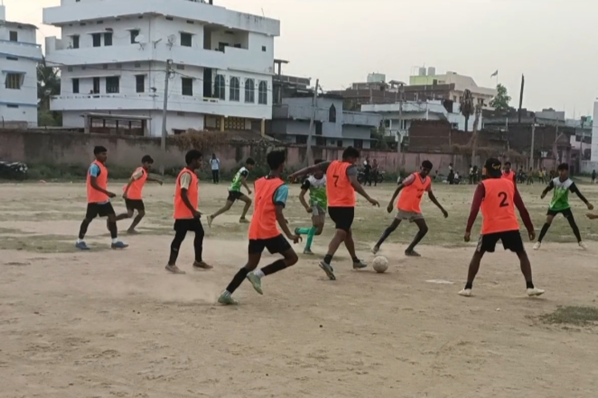 Jehanabad News: विश्व फुटबॉल दिवस पर खेले गए मगध फुटबॉल अकादमी और फुटबॉल क्लब ऐनवां के बीच मैच टाई