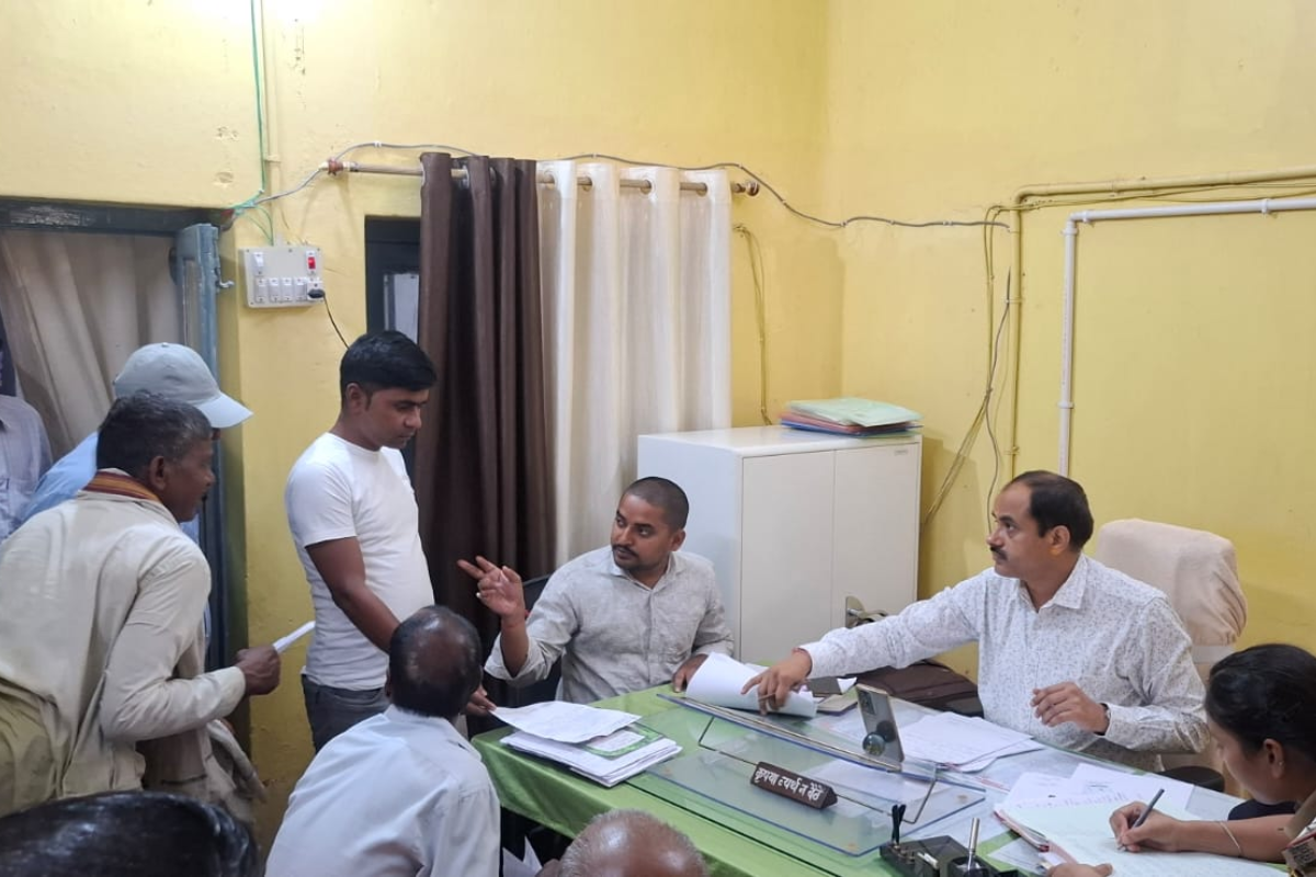 घोसी अंचल कार्यालय में जनता दरबार, पांच भूमि विवाद मामलों की हुई सुनवाई