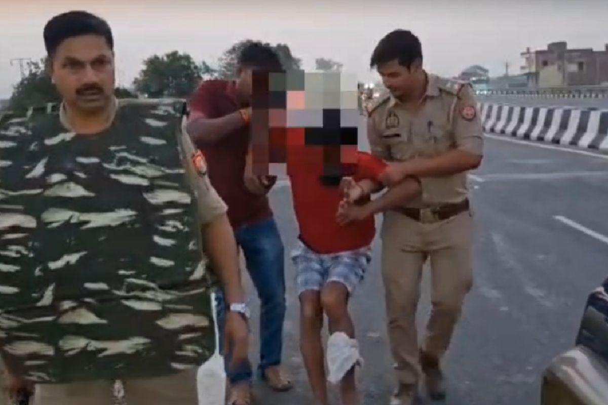 Kaimur News: मोहनिया का शातिर हाईवे लुटेरा यूपी पुलिस के शूटआउट में घायल, महिला बनकर करता था लूट