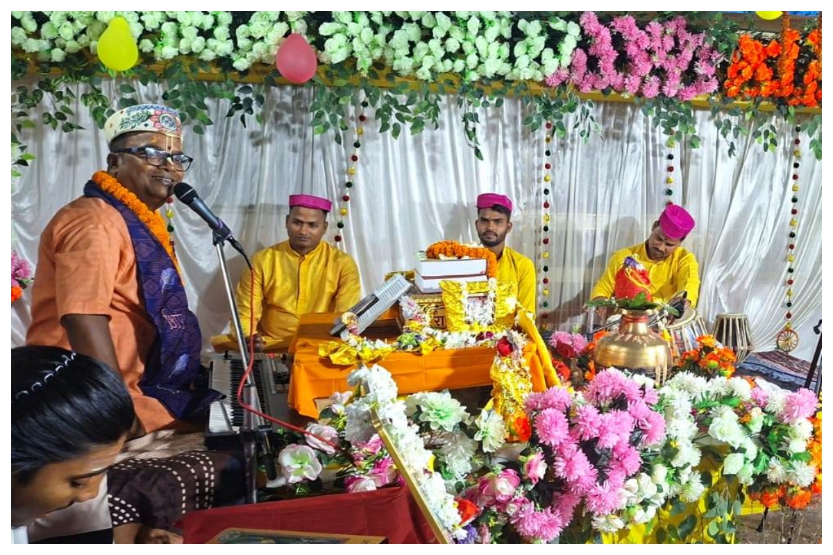 मधुबनी: श्रीकृष्ण के मथुरा जाने के वियोग में सुध-बुध खो बैठीं गोपियां, भावुक हुए श्रद्धालु
