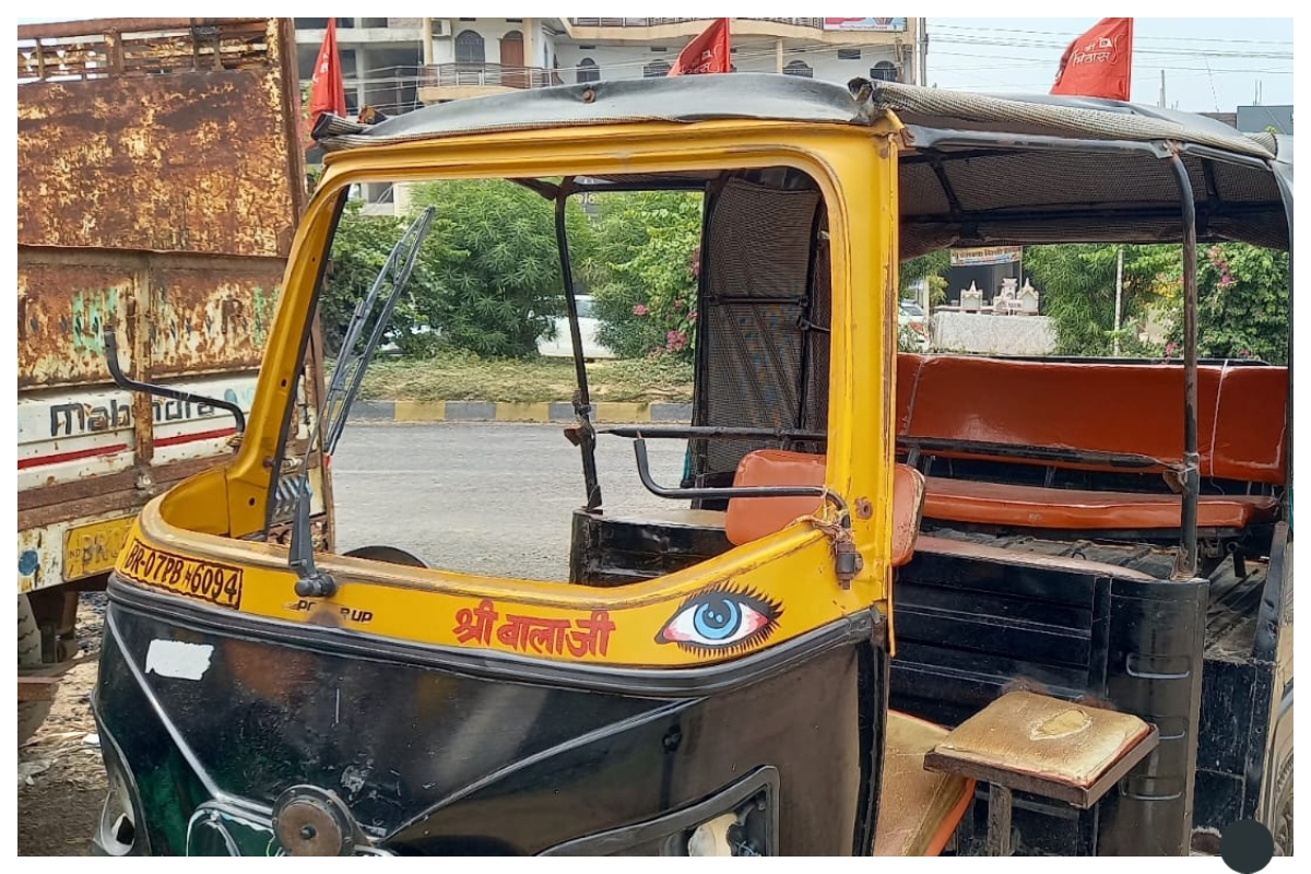 दरभंगा: गेहूंमी पुल बना हादसों का हॉटस्पॉट, तेज रफ्तार ट्रक ने ऑटो को मारी टक्कर