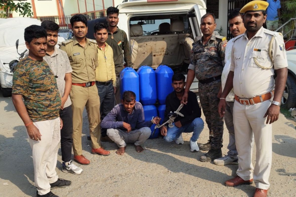 औरंगाबाद में शराब तस्करी के खिलाफ बड़ी कार्रवाई: 240 लीटर स्पिरिट के साथ दो गिरफ्तार