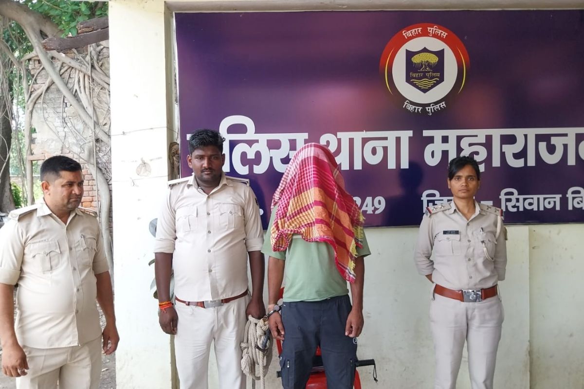 सीवान के महाराजगंज पुलिस की बड़ी कामयाबी, वाहन चेकिंग के दौरान लोडेड पिस्टल के साथ एक अपराधी गिरफ्तार