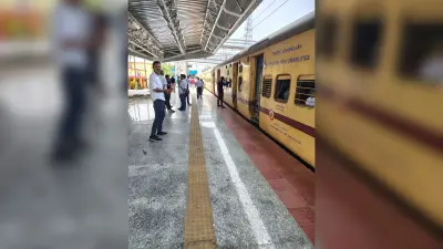 सिंगल लाइन बनी यात्रियों की बड़ी परेशानी, दिनभर रुक-रुक कर चल रही ट्रेनें