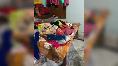 खिड़की तोड़कर घर में घुसे चोर, दस लाख से अधिक के जेवरात और नकदी पर किया हाथ साफ