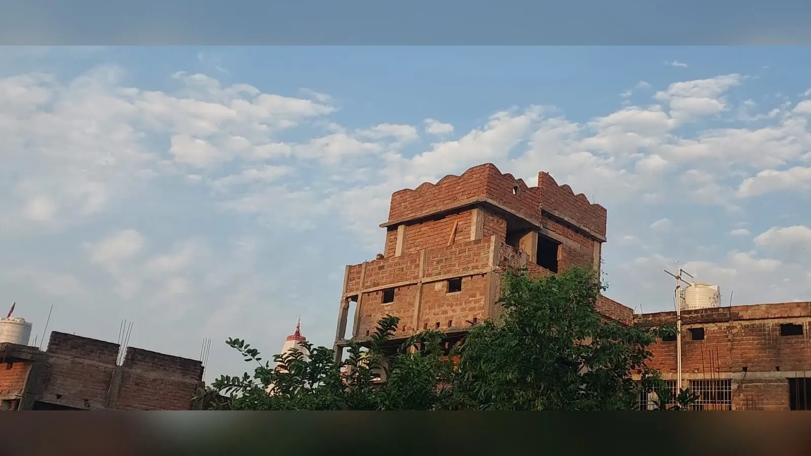 दिन भर सताएगी उमस भरी गर्मी, शाम को गरज के साथ बौछारें पड़ने के आसार