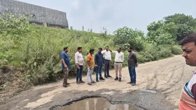 नरपतगंज में एनएच सर्विस रोड के गड्ढों का निरीक्षण