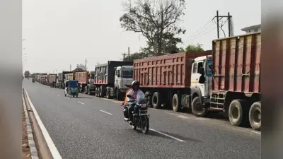 कैमूर में दूसरे दिन भी लगा भीषण जाम, बालू लदे वाहनों से ट्रैफिक ठप; जीटी रोड बना पार्किंग स्थल