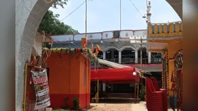 Aaj Ka Darshan: ‘हर-हर महादेव’ से गूंजा गरीबनाथ मंदिर, बाबा के जलाभिषेक के लिए उमड़ी श्रद्धालुओं की भारी भीड़