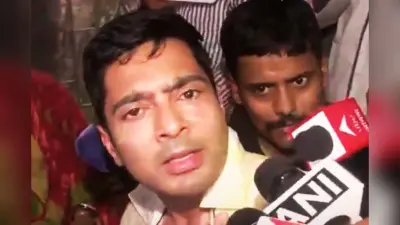 सोनारपुर में अभिषेक बनर्जी पर हमला, कपड़े फाड़े, जूते-पत्थर और अंडे बरसाये, CID ने भी कसा शिकंजा