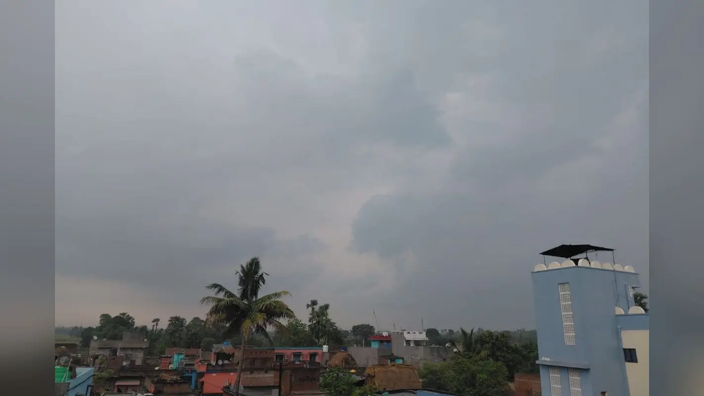 बांका में भीषण गर्मी के बाद बदला मौसम, 70 KM की रफ्तार से चल सकती है आंधी