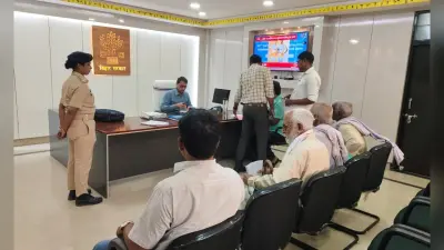 भोजपुर में सीओ पर 1 लाख घूस मांगने का आरोप, न्याय की गुहार लेकर डीएम के पास पहुंचे पीड़ित