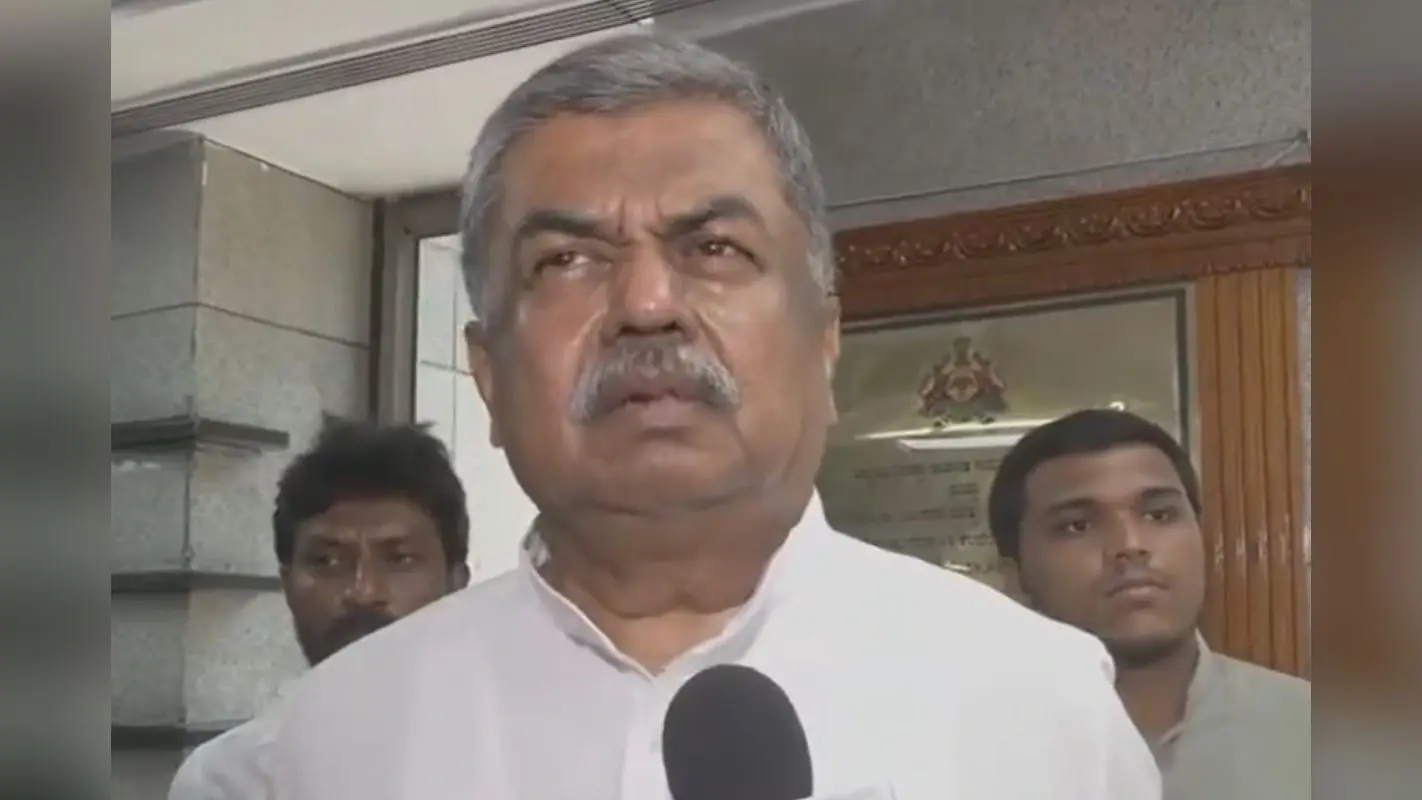 बीके हरिप्रसाद ने कहा- कर्नाटक में पावर ट्रांसफर की खबर, बीजेपी का दुष्प्रचार; सिद्धारमैया बने रहेंगे सीएम