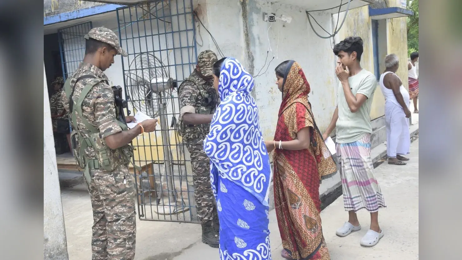 बंगाल: फालता में कड़ी सुरक्षा के बीच पड़े 88 फीसदी वोट, मैदान से गायब रहे ‘पुष्पा’