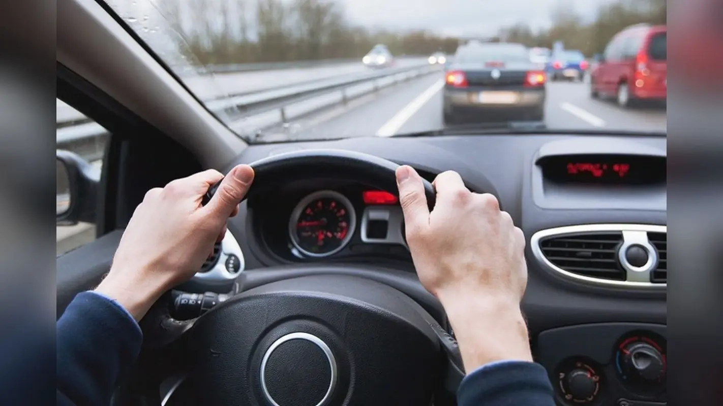 60 km/h पार करते ही आपकी कार भी कांपने लगती है? जानिए 5 बड़े कारण और आसान समाधान