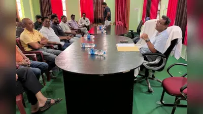 चांडिल में पेट्रोल पंप संचालकों के साथ एसडीओ की बैठक, आवश्यक सेवाओं को प्राथमिकता देने का निर्देश