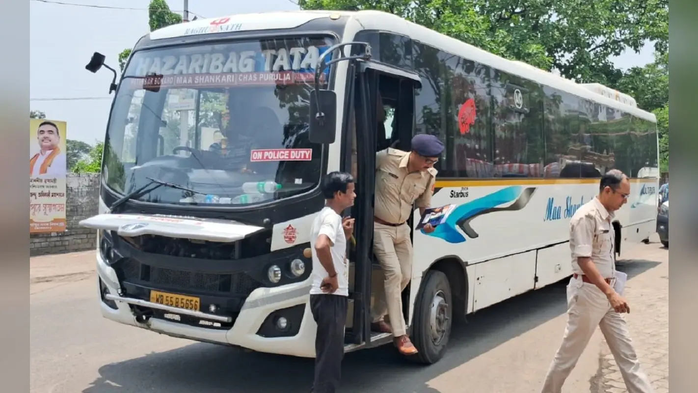 दक्षिण बंगाल में शुभेंदु अधिकारी की पहली प्रशासनिक बैठक, बस से दुर्गापुर पहुंचे पांच जिलों के अधिकारी