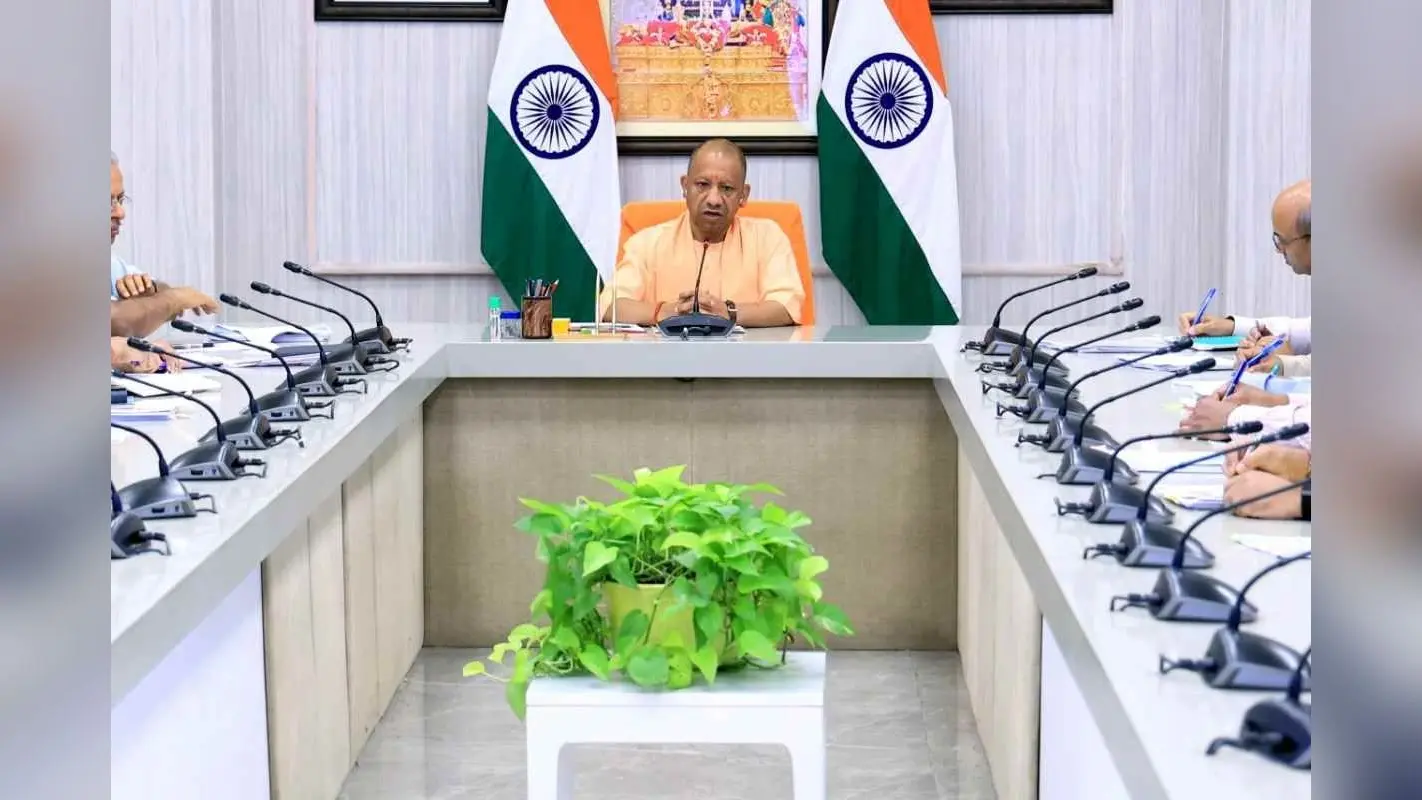 पीएम की अपील पर एक्शन में योगी सरकार: मंत्रियों के काफिले आधे, दो दिन वर्क फ्रॉम होम