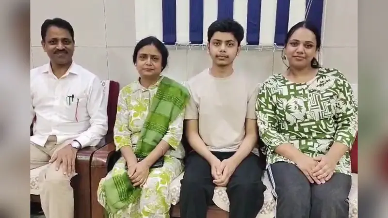 गिरिडीह के अवि गोयल ने किया कमाल, कॉमर्स में 99.4 प्रतिशत अंक हासिल कर बने स्टेट टॉपर
