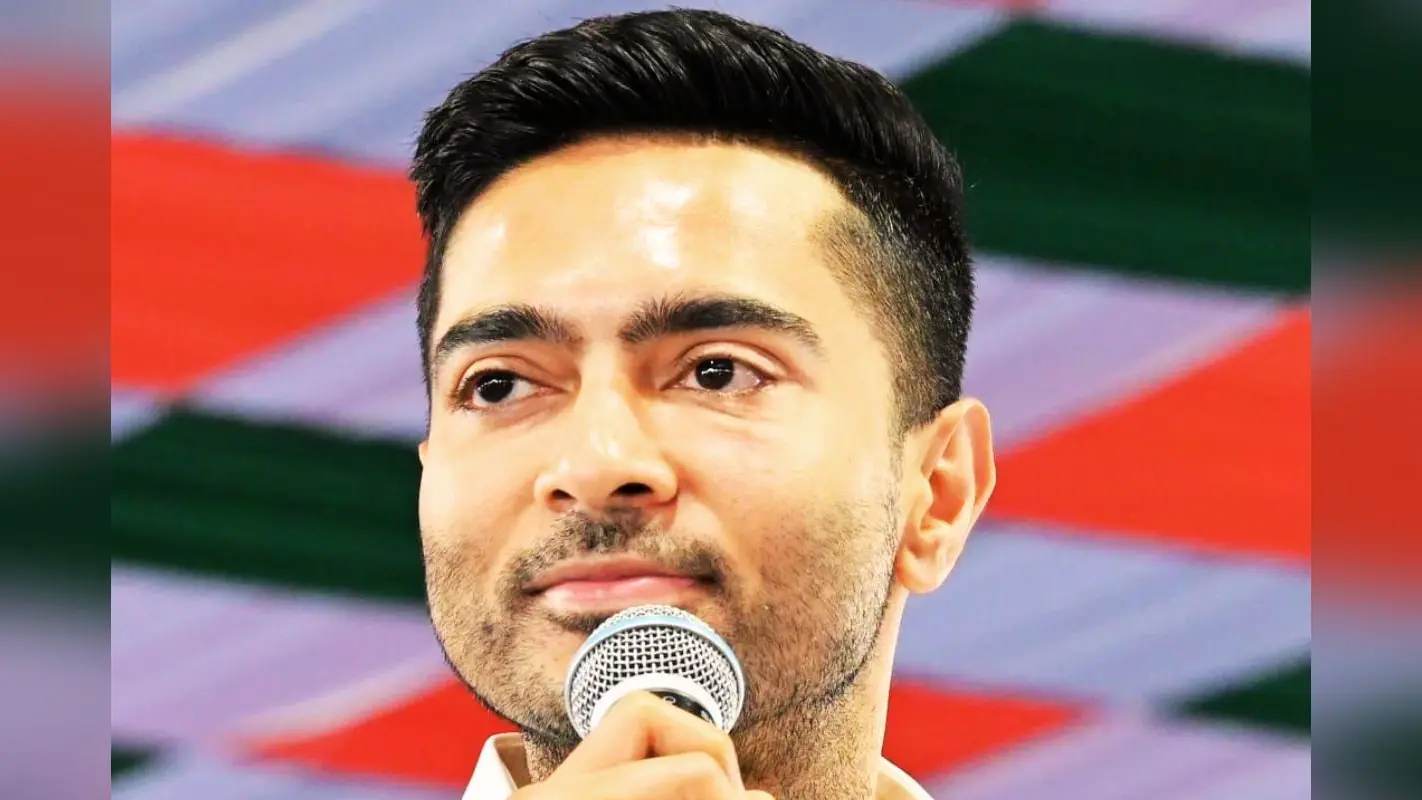 सोशल मीडिया पोस्ट ने बढ़ायी अभिषेक बनर्जी की टेंशन, भवानीपुर थाने में केस दर्ज, दीदी के बाद मुश्किल में ‘भाईपो’!