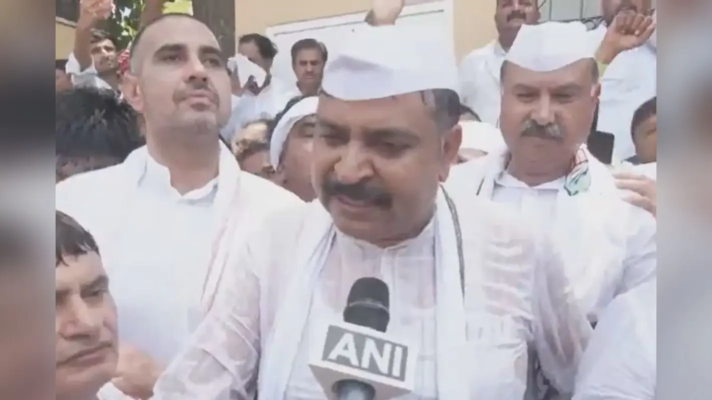 नीट पेपर लीक के विरोध में कांग्रेस का विरोध मार्च, कहा- बीजेपी सरकार दोषियों को बचा रही