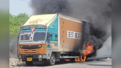 जहानाबाद में बाइक लदी कंटेनर अचानक धू-धू कर जली, 40 से अधिक बाइक स्वाहा लाखों का नुकसान