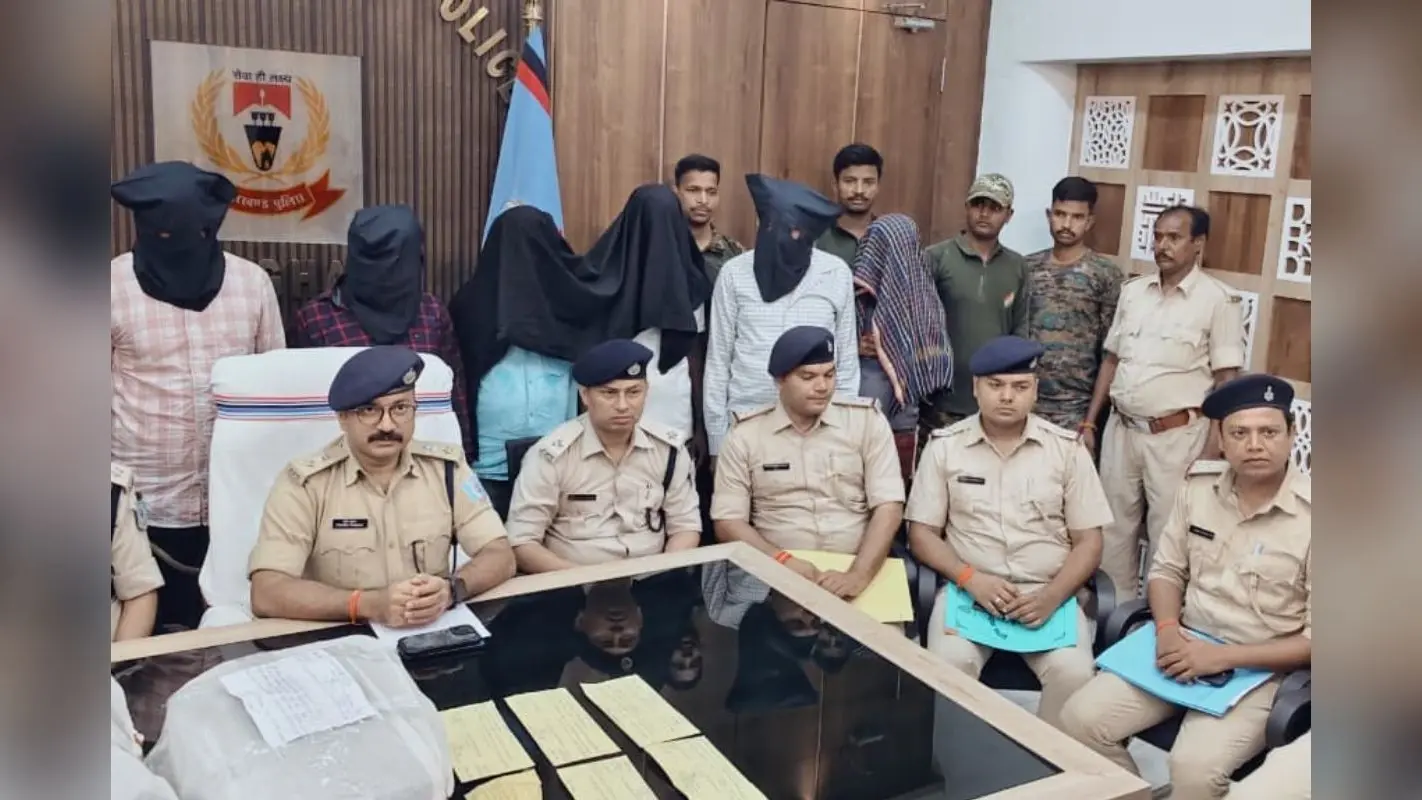 देवघर में नशे के खिलाफ कार्रवाई, भारी मात्रा में गांजा बरामद, छह गिरफ्तार