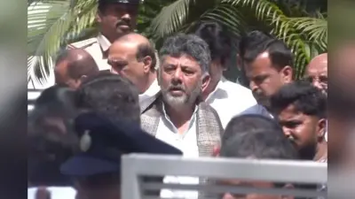 कर्नाटक में राजनीतिक हलचल तेज, राज्यपाल से मिलने पहुंचे डीके शिवकुमार; सिद्धारमैया चाहते हैं बेटे के लिए की-पोस्ट
